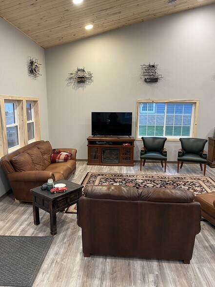 More Photos Of 16765 198th Ave, Big Lake Showroom For Sale