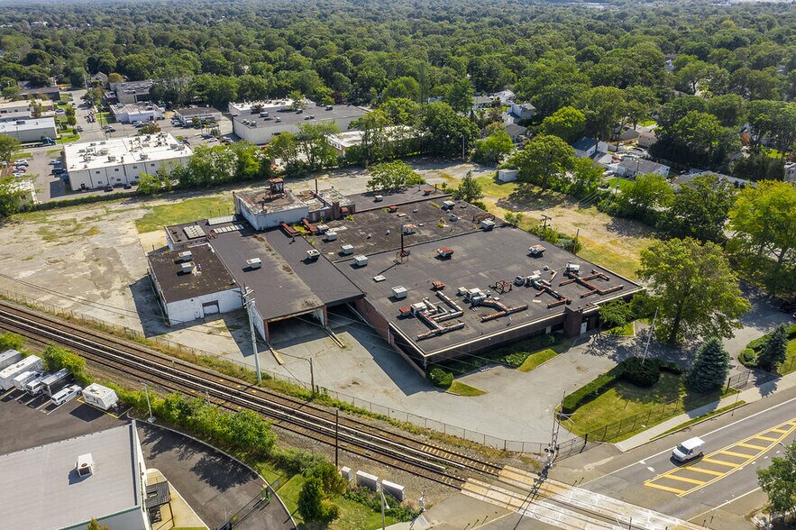 More Photos Of 386 Oakwood Rd, Huntington Station Warehouse For Sale