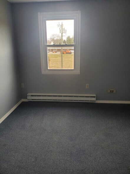 More Photos Of 16 Rae Palmer Rd, Moodus Medical For Sale