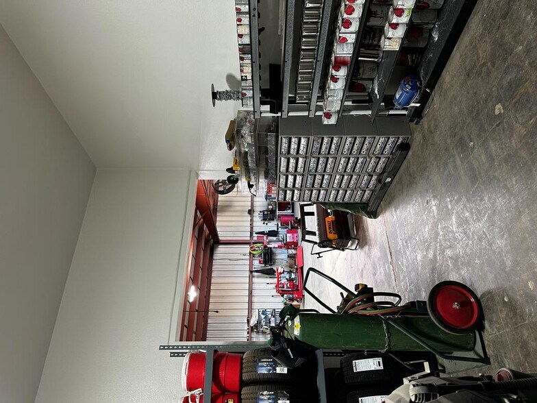 More Photos Of 301 S Betty Ave, Monahans Flex For Sale