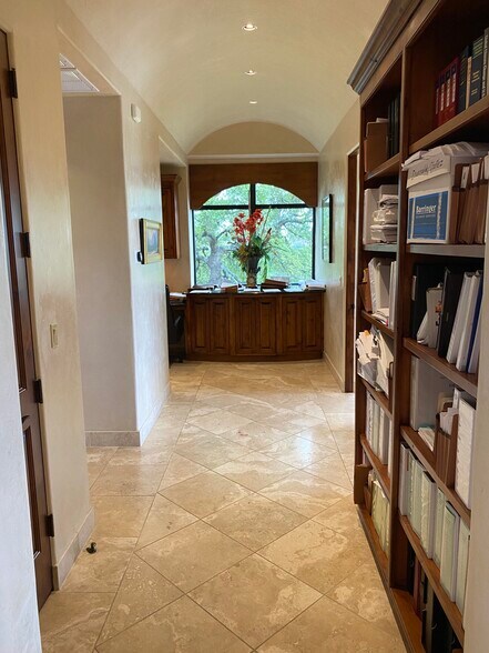 More Photos Of 248 Addie Roy Rd, Austin Office For Sale