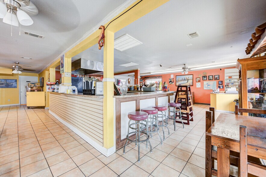 More Photos Of 412 S 8th St, South Houston Flex For Sale