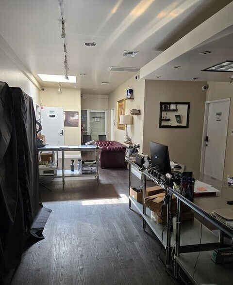 More Photos Of 14000 Ventura Blvd, Sherman Oaks Freestanding For Sale