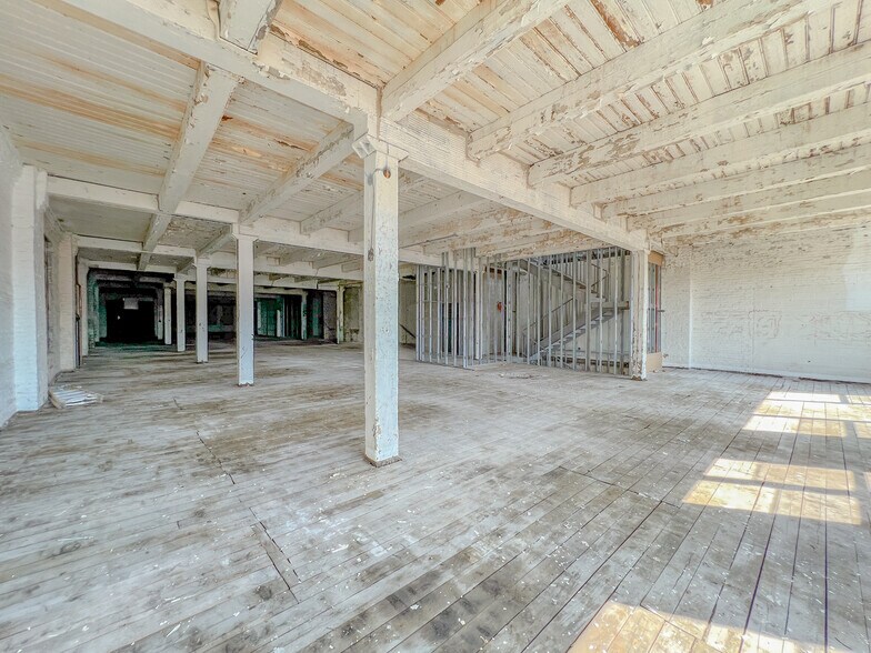 More Photos Of 2215 S Michigan Ave, Chicago Office Residential For Sale