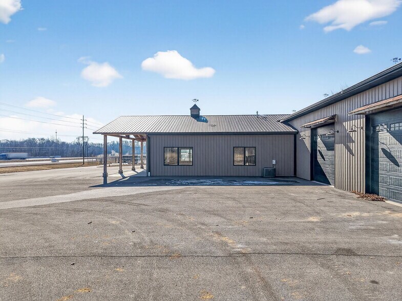 More Photos Of 1834 Outer Hwy 61 hwy, Moscow Mills Flex For Sale