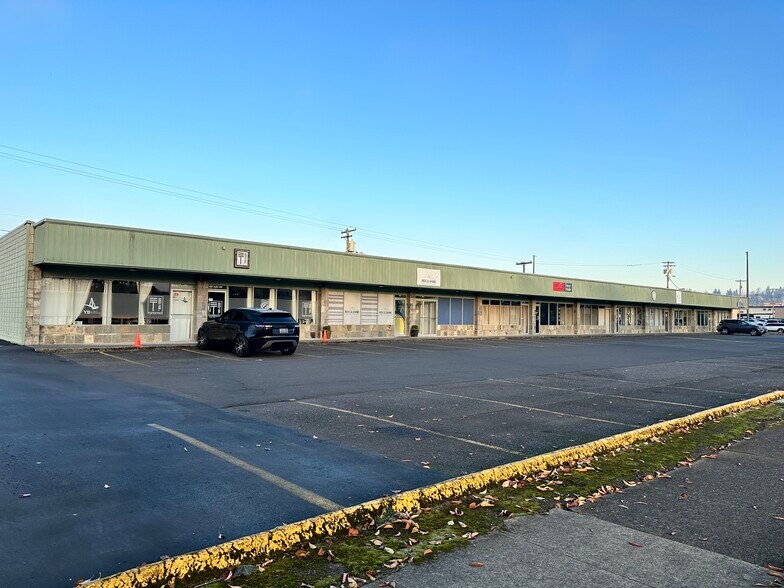 Primary Photo Of 1051 14th Ave, Longview General Retail For Lease