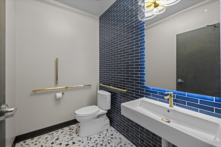 More Photos Of 6421-6517 W Ustick Rd, Boise Freestanding For Lease