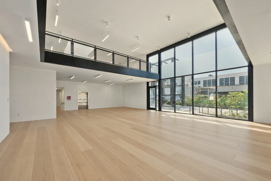 More Photos Of 940 N Highland Ave, Los Angeles Loft Creative Space For Lease
