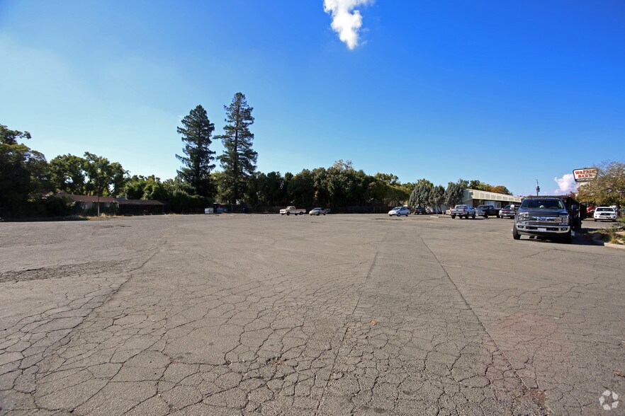 More Photos Of 590 Colusa Ave, Yuba City Land For Lease