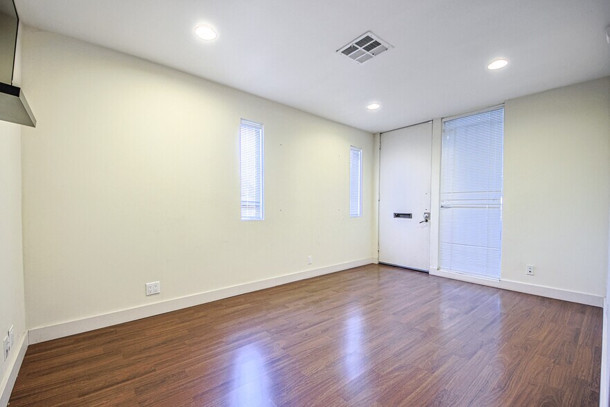 More Photos Of 10800 Ventura Blvd, Studio City Loft Creative Space For Lease