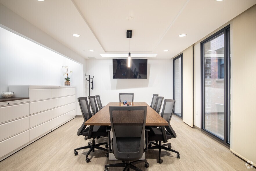 More Photos Of 11 Grace Ave, Great Neck Office For Lease