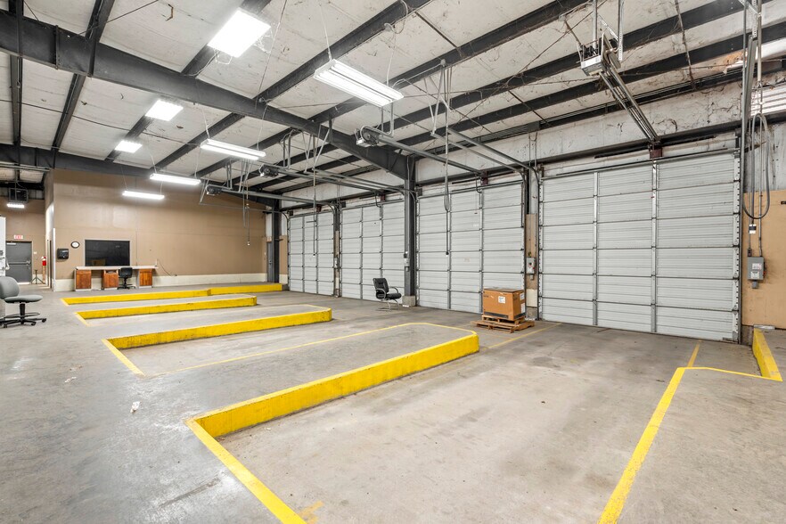 More Photos Of 275 Larcel Dr, Sikeston Flex For Sale