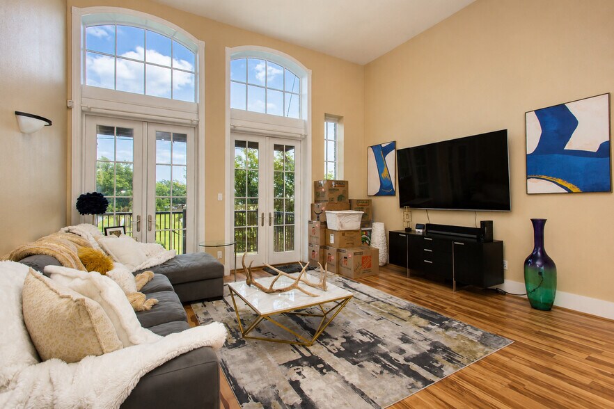 More Photos Of 45 S 9th Ave, Pensacola Office Residential For Sale