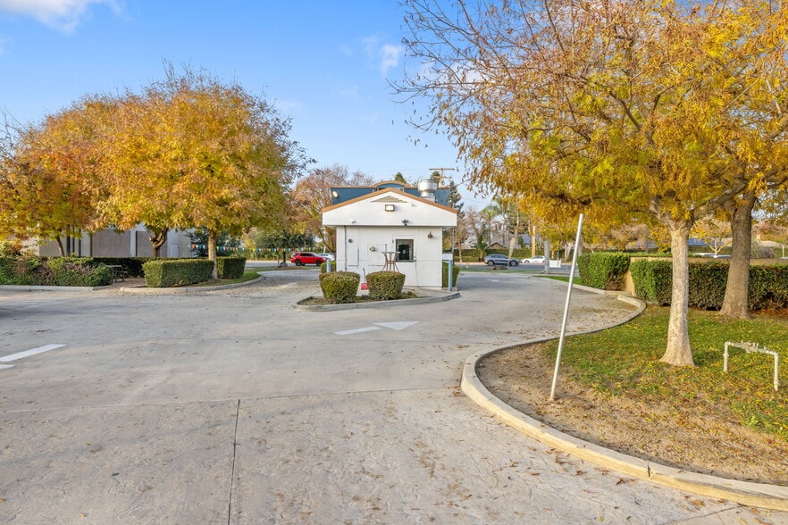 More Photos Of 1103 W Caldwell Ave, Visalia Freestanding For Sale