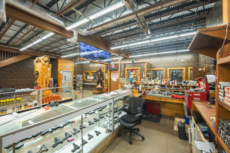 More Photos Of 118 First Ave, Hampton General Retail For Sale