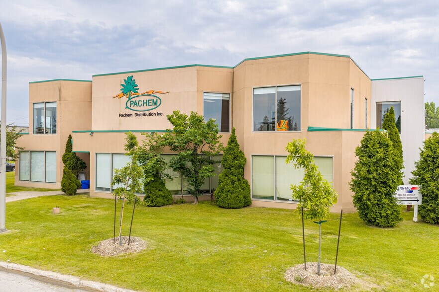 More Photos Of 1800 Rue Michelin, Laval Distribution For Lease