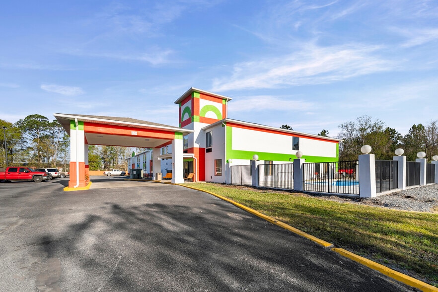 More Photos Of 53 Heritage St, Baxley Hotel For Sale