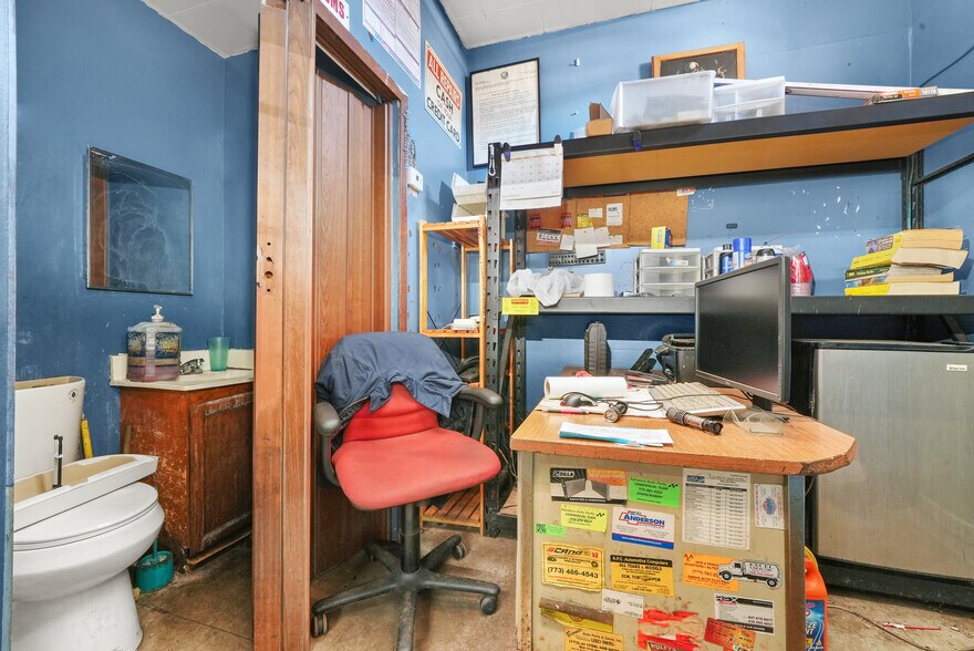 More Photos Of 6051 N California Ave, Chicago Auto Repair For Sale