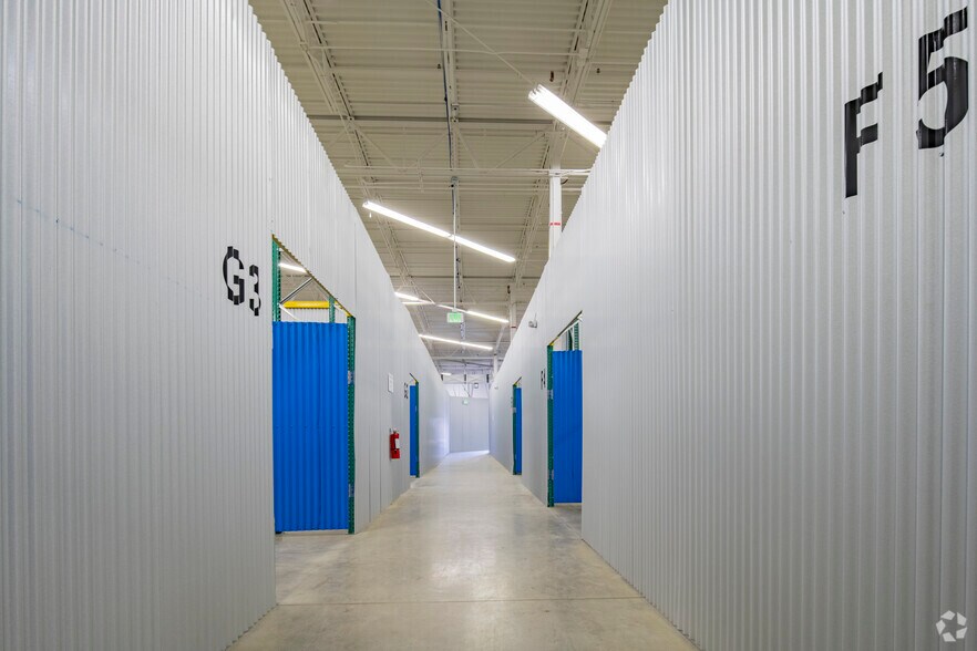 More Photos Of 10949 E Peakview Ave, Englewood Manufacturing For Lease