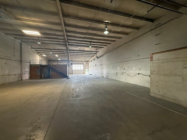 More Photos Of 8319 Chiles Industrial Av, Red Deer Warehouse For Sale