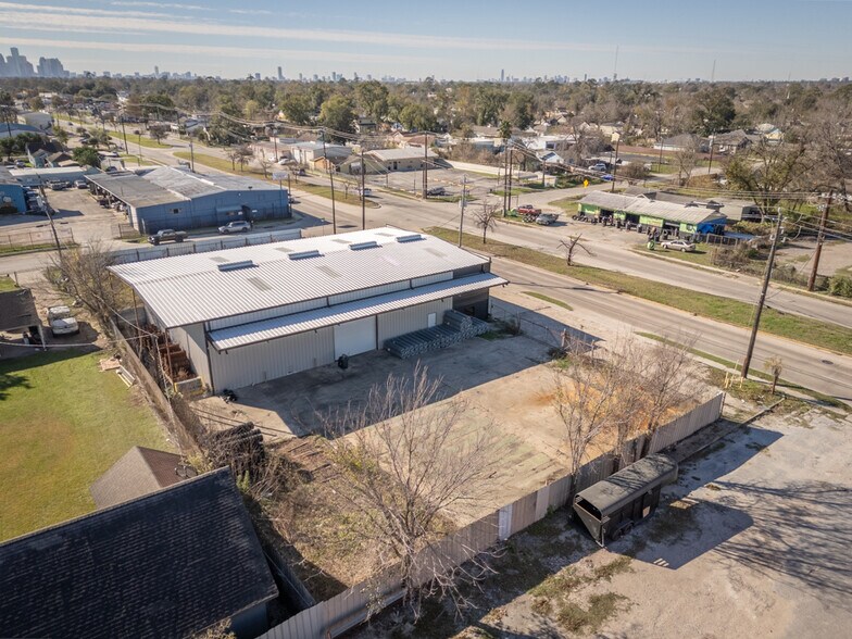 More Photos Of 7904 Irvington Blvd, Houston Warehouse For Sale