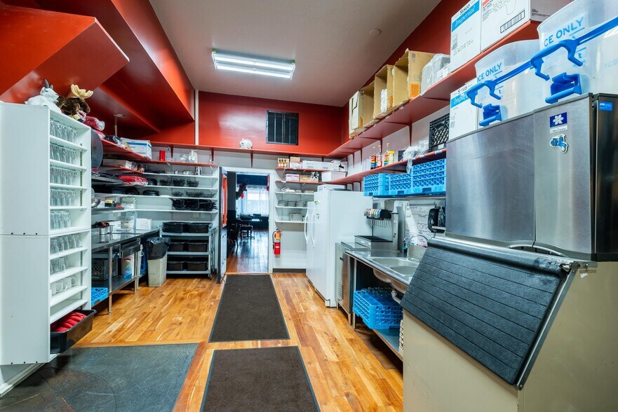 More Photos Of 117 Pine St, Pinedale Restaurant For Sale