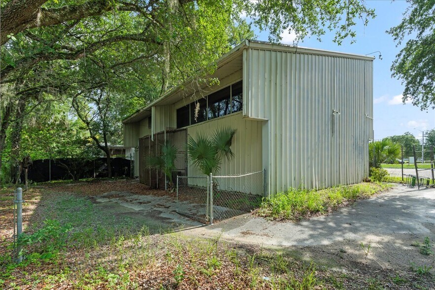 More Photos Of 1001 NE Waldo Rd, Gainesville Office For Sale