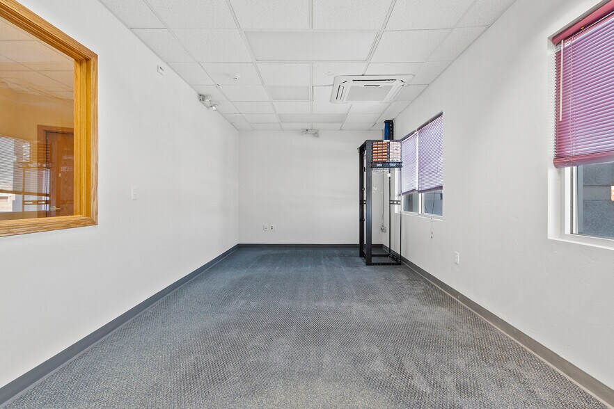 More Photos Of 1496 Bellevue St, Green Bay Office For Lease