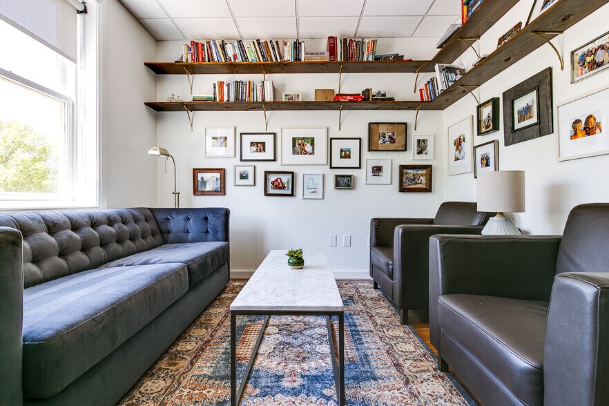 More Photos Of 423-441 NW 23rd St, Oklahoma City Movie Theatre For Lease