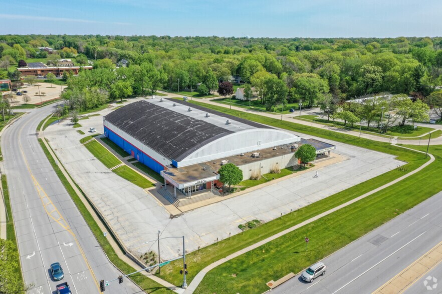 More Photos Of 7201 Hickman Rd, Urbandale Skating Rink For Sale