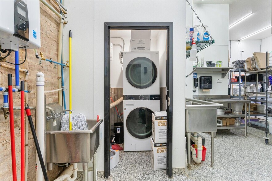 More Photos Of 111 NE Front St, Edgewood Storefront For Sale