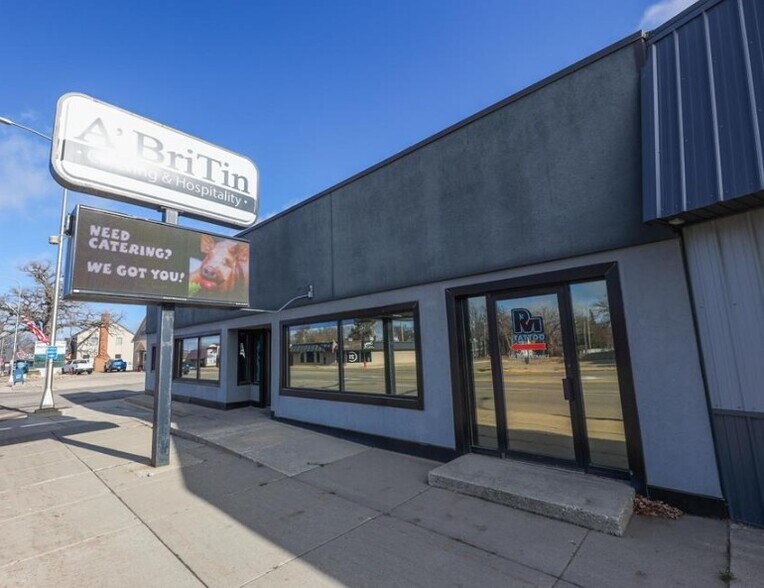 Primary Photo Of 1213 Broadway St, Alexandria General Retail For Sale