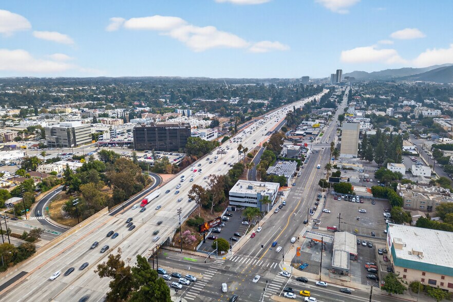 More Photos Of 10999 Riverside Dr, North Hollywood Loft Creative Space For Lease