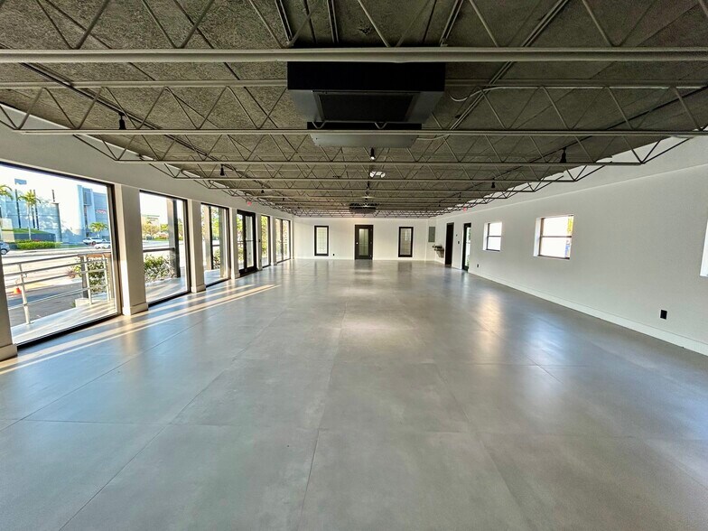 More Photos Of 2100 E Commercial Blvd, Fort Lauderdale Storefront Retail Office For Lease