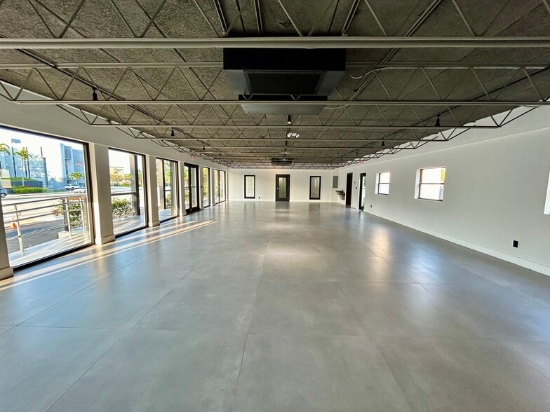 More Photos Of 2100 E Commercial Blvd, Fort Lauderdale Storefront Retail Office For Lease