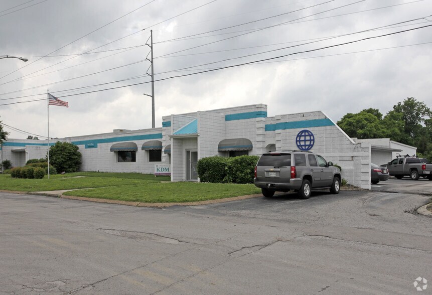 More Photos Of 110-114 Taylor Industrial Blvd, Hendersonville Manufacturing For Lease