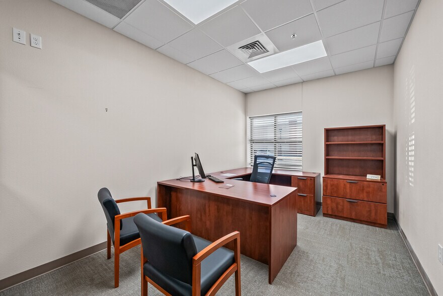 More Photos Of 7202 Slide Rd, Lubbock Medical For Lease