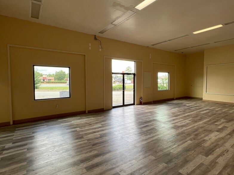 More Photos Of 11148 Tara Blvd, Hampton Auto Repair For Sale