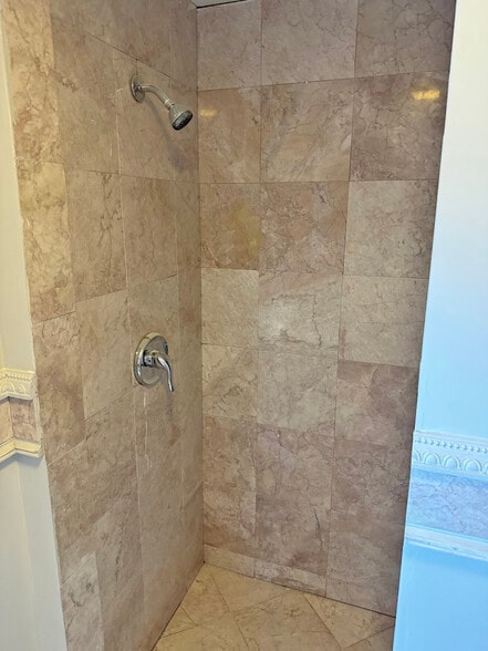 More Photos Of 28905-28909 Utica Rd, Roseville Office For Lease