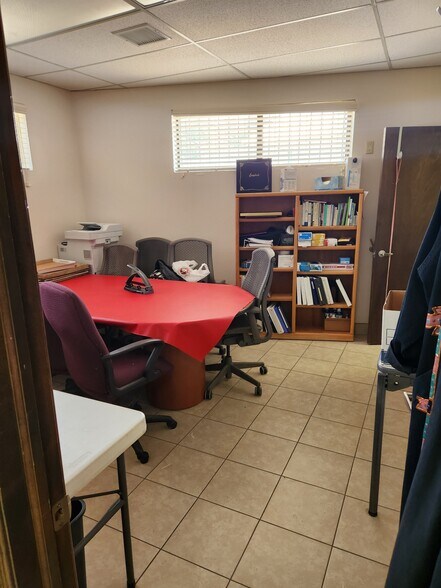 More Photos Of 1000 N Main St, Las Cruces General Retail For Lease