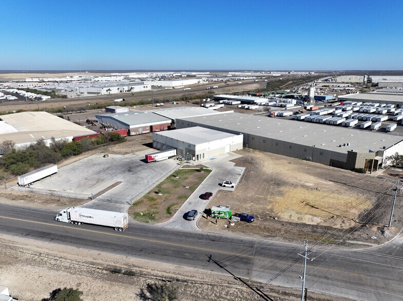 More Photos Of 13502 N Unitec Dr, Laredo Warehouse For Lease
