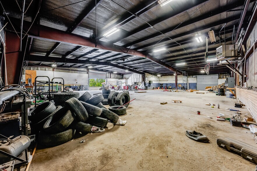 More Photos Of 25 Opal Dr, Fairmont Warehouse For Sale