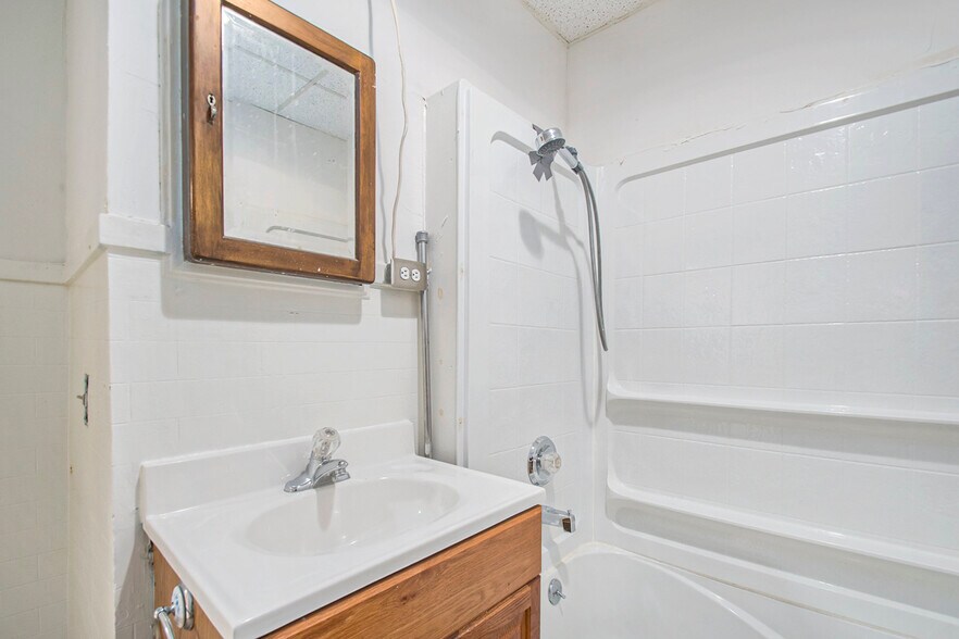 More Photos Of 111 Commercial St, Dowagiac Storefront Retail Residential For Sale