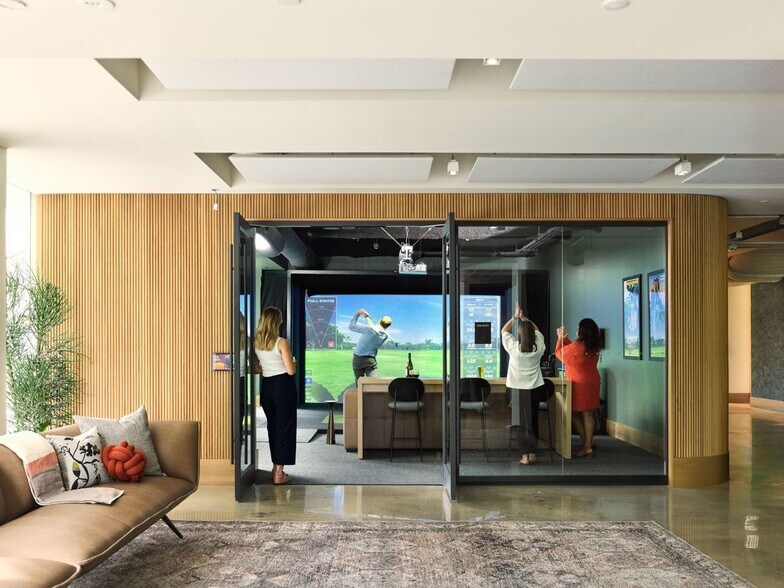 More Photos Of 101 S Tryon St, Charlotte Office Residential For Lease