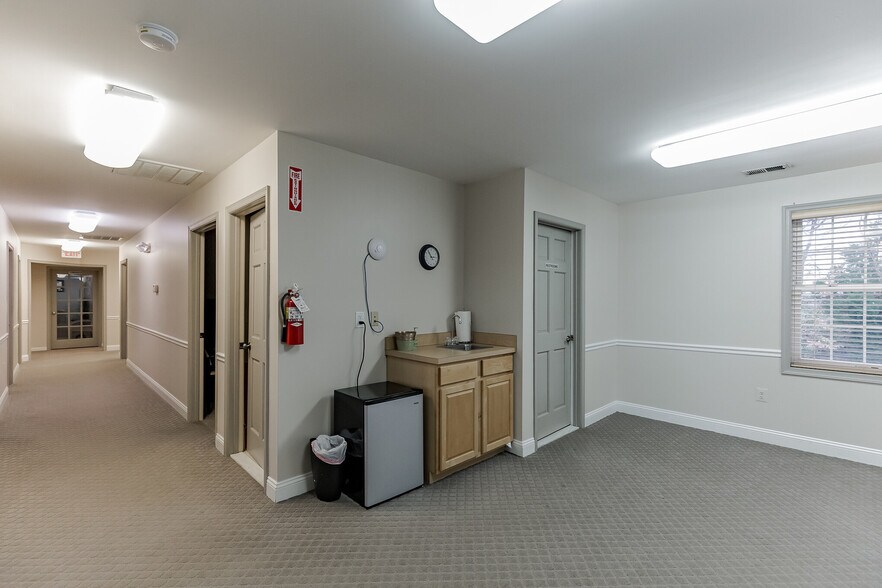 More Photos Of 10425 Southern Maryland Blvd, Dunkirk Medical For Lease