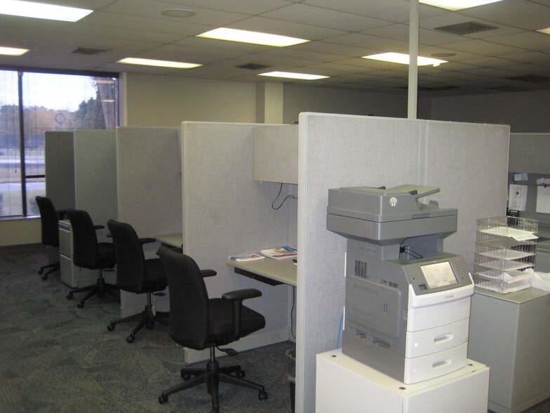 More Photos Of 5349 Great Oak Dr, Lakeland Light Distribution For Lease