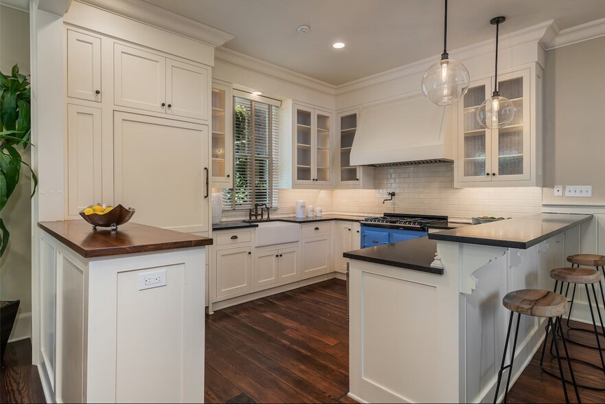 More Photos Of 2315 Routh St, Dallas Office Residential For Sale