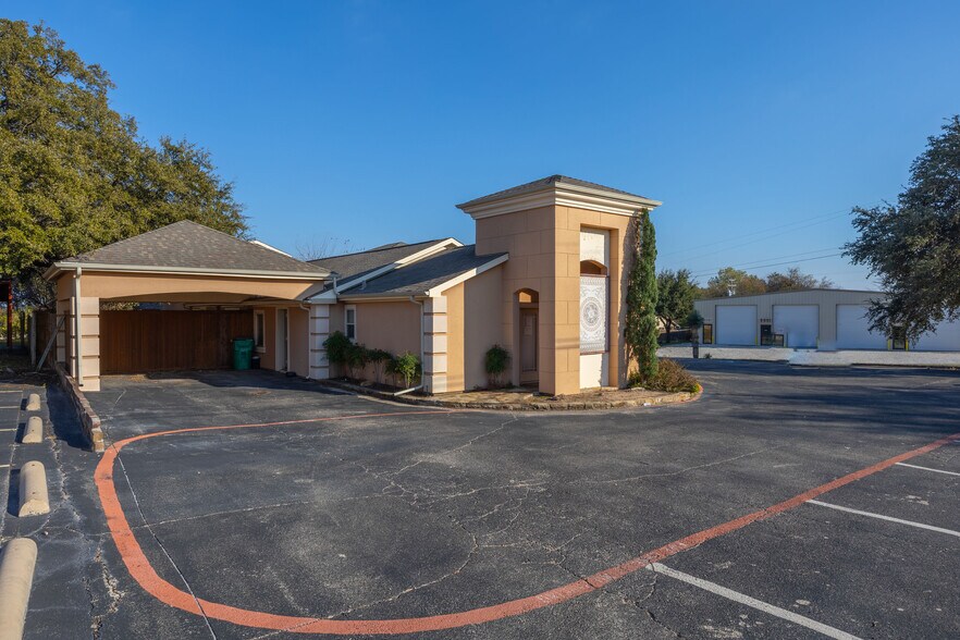 More Photos Of 1715 S Morgan St, Granbury Office Residential For Sale