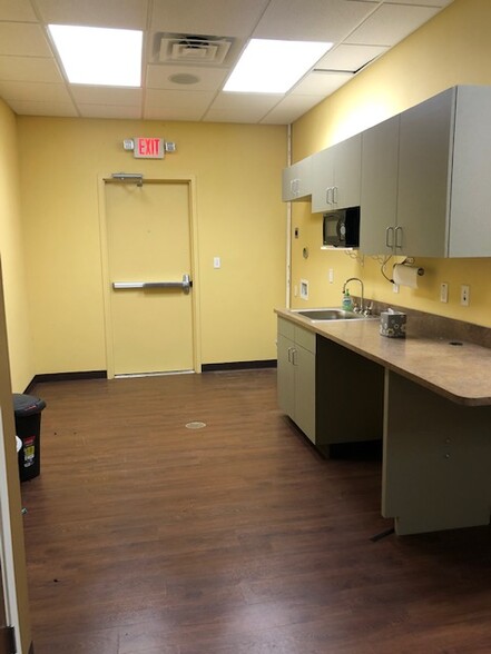 More Photos Of 203 N IH 35, Belton Freestanding For Lease