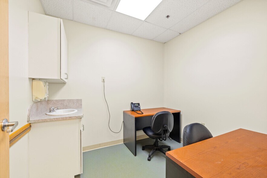 More Photos Of 1637 Mineral Spring Ave, North Providence Medical For Lease